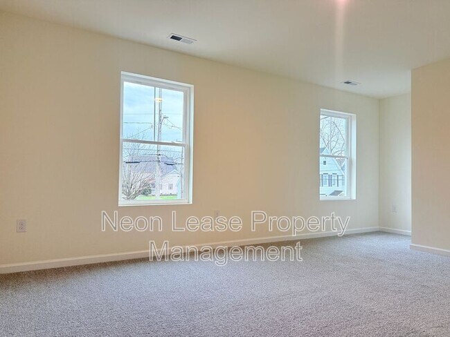 Foto del edificio - 400 N Walnut St