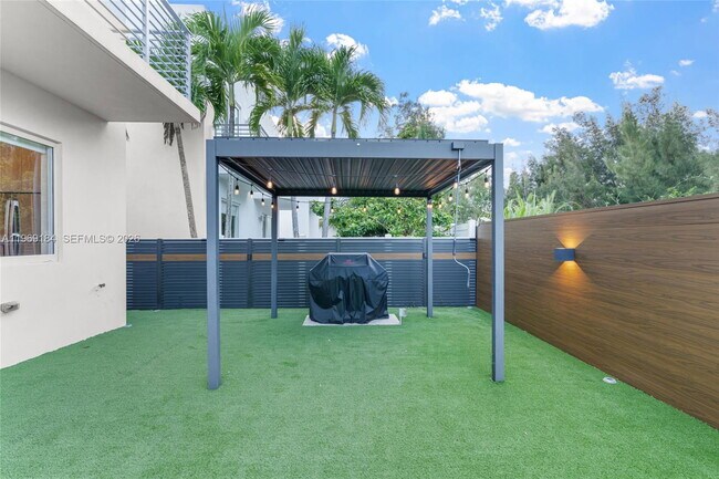 Foto del edificio - Northwest 68th Terrace, Doral, FL 33178 - 4 BR 3.5 BA single-family home