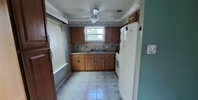 Building Photo - 10710 Parkland Woods Dr