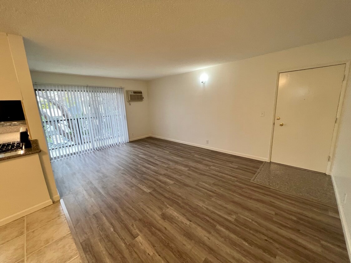 Building Photo - 814 S Wooster St