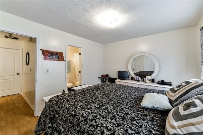 Building Photo - Lithonia End Unit Townhome for Rent