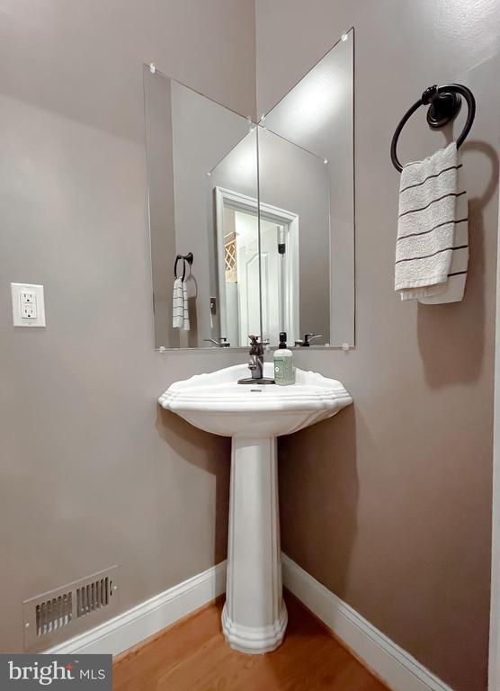Foto del edificio - 46230 Sylvan Ct