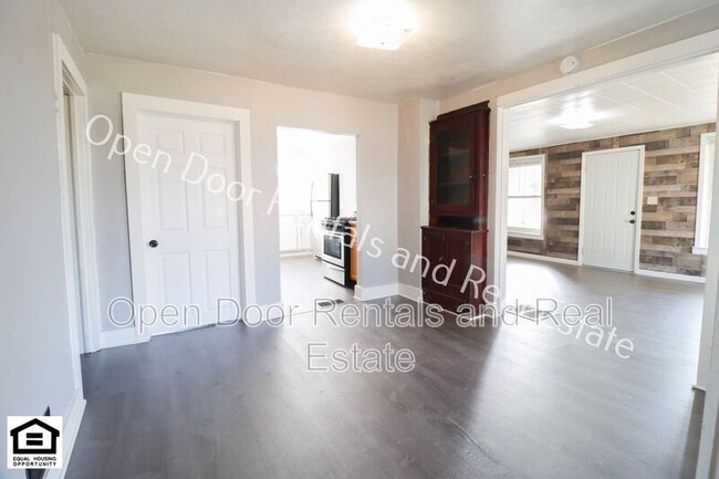 Foto del edificio - 590 S Wayne St