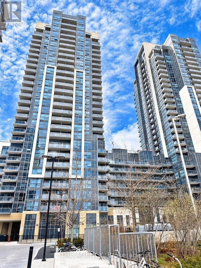 Building Photo - 20 Meadowglen Pl