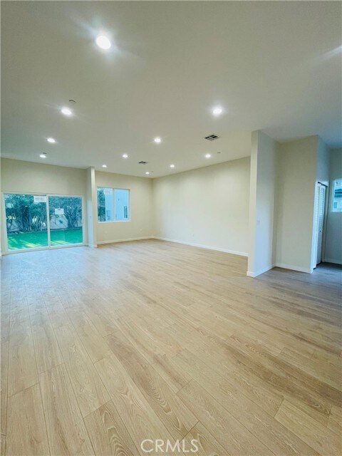 Foto del edificio - 6743 Atoll Ave