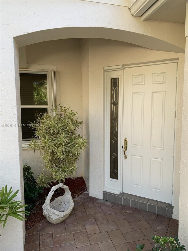 Foto del edificio - 2518 Bay Pointe Ct