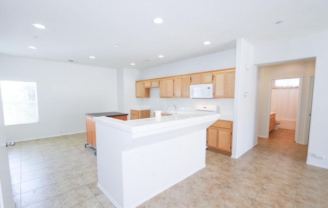 Building Photo - 3713 Vista Verde