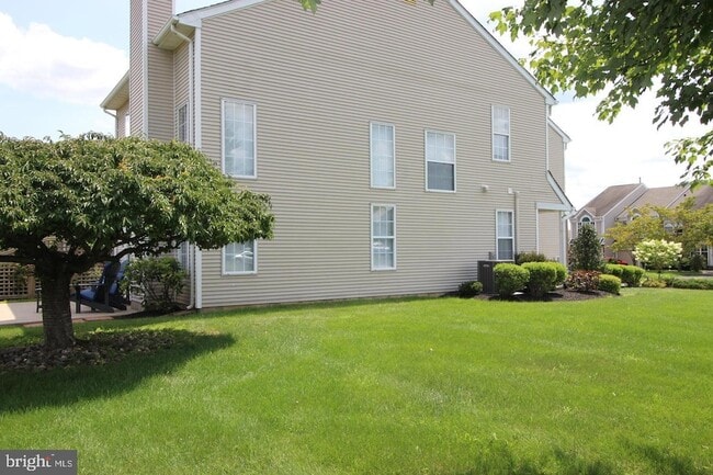 Building Photo - 36 Honey Locust Ln