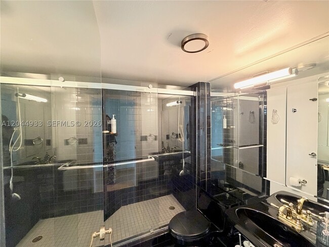 Foto del edificio - 15645 Collins Ave