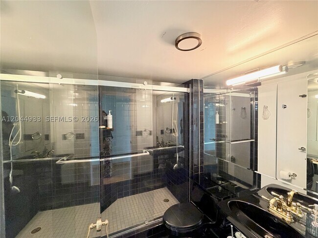Building Photo - 15645 Collins Ave