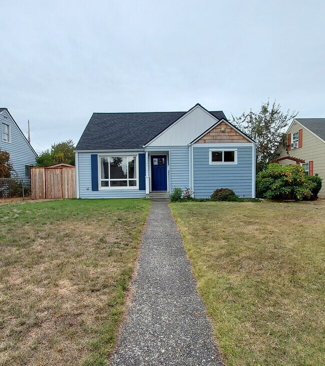 Building Photo - Your New North End Home Awaits!