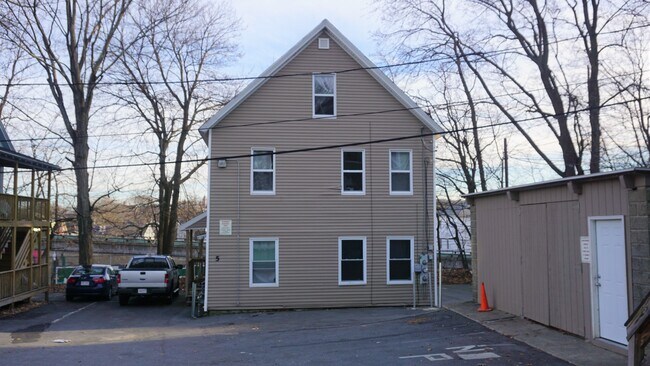Building Photo - 5 Illinois Ct
