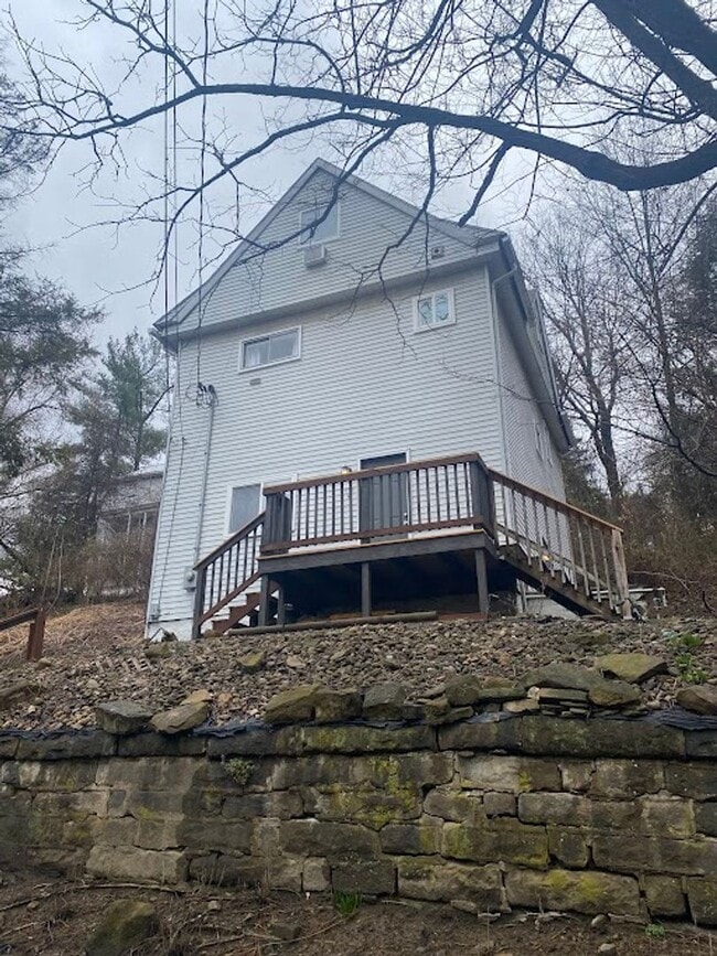Building Photo - 150 Wellen Ave