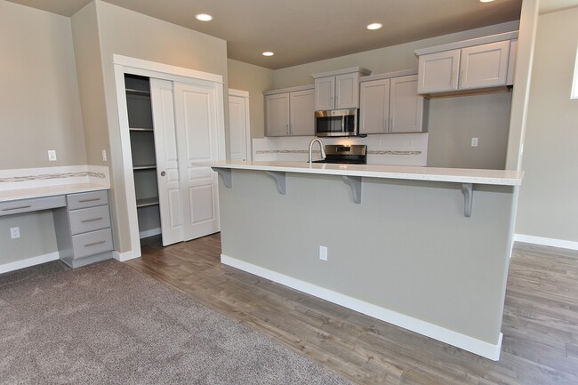 Foto del edificio - 12352 W Irving St
