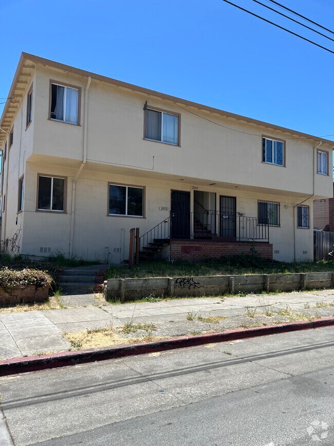 Building Photo - 2576 35th Ave