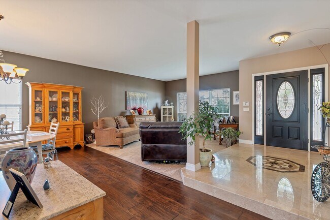 Building Photo - Fully Furnished - Lovely 4 Bedroom Home in...