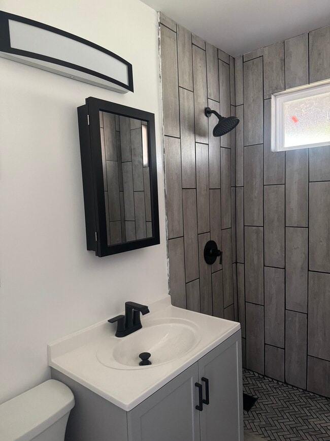 Foto del edificio - 1302 E Mardina St