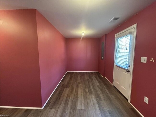 Building Photo - 2027 Petersen Way