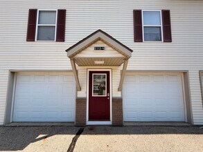 Building Photo - 5712 E Town Dr