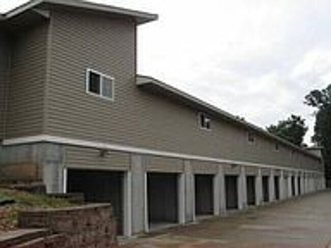 Foto del edificio - 2 bedroom one bath at Cedar Hills in Ozark...
