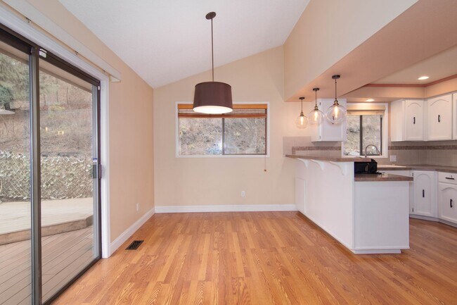Foto del edificio - 4 Bed 3 Bath North Side Home nearly 2400 s...