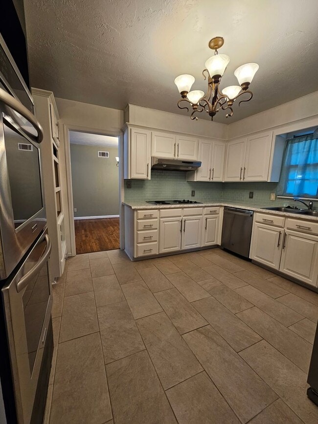 Building Photo - (3) Bed/(2) Bath in Core Norman! Pet Negotiable!