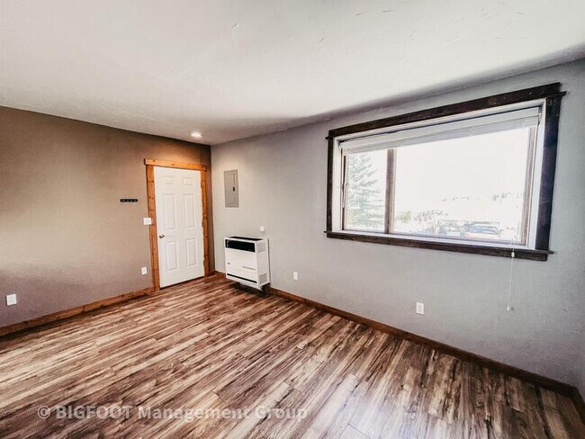 Building Photo - 411 W Quartz St