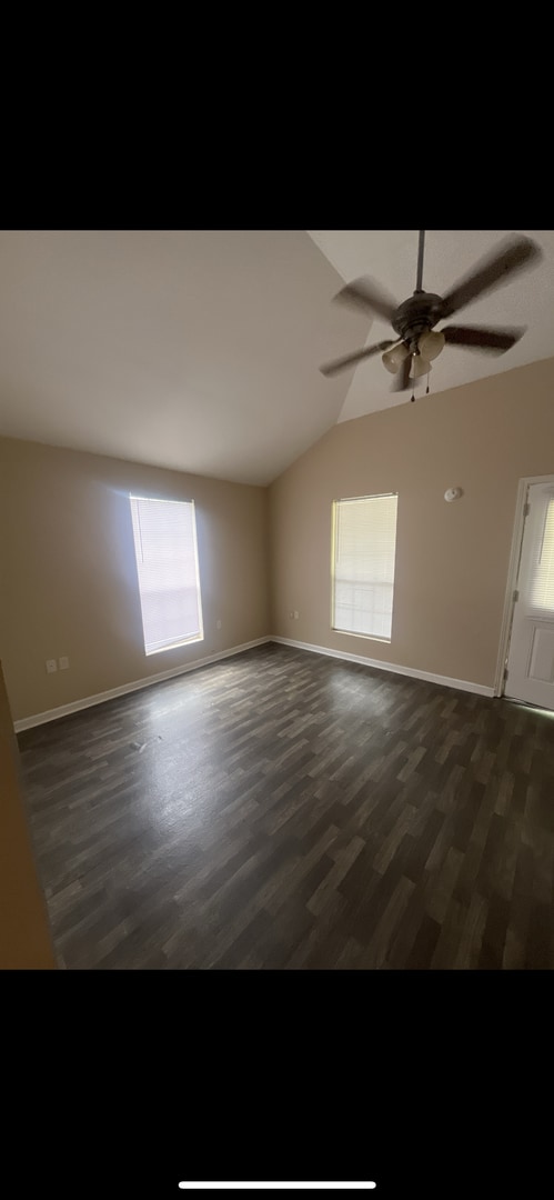 Building Photo - 2 BED/1 BATH HOUSE
