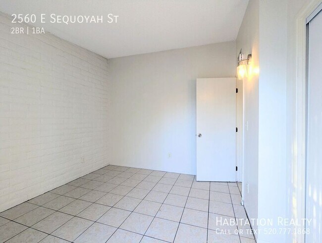 Building Photo - 2560 E Sequoyah St