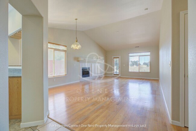Foto del edificio - 3/4 bedrooms, 2 bathrooms, 3 car garage-home