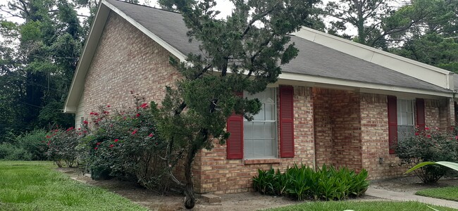 Building Photo - 8 Westway Cir