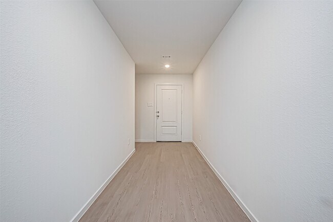 Building Photo - 719-719 Falling Cave Dr