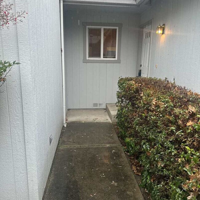 Foto del edificio - 228 SW Westholm Ave