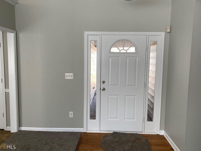 Building Photo - 450 Cambridge Way