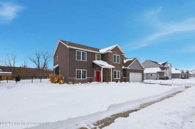 Building Photo - 124 Falcon Ln