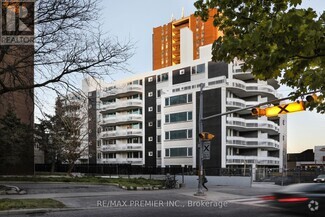 Building Photo - 11-411 Walmer Rd
