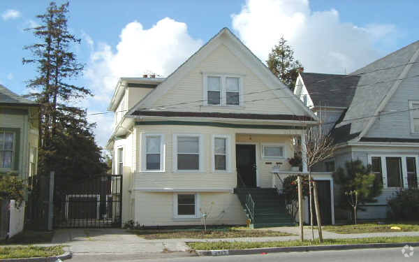 Building Photo - 2425 Fruitvale Ave