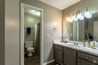 2BD, 2BR - 1224SF - Bathroom - Colony Woods
