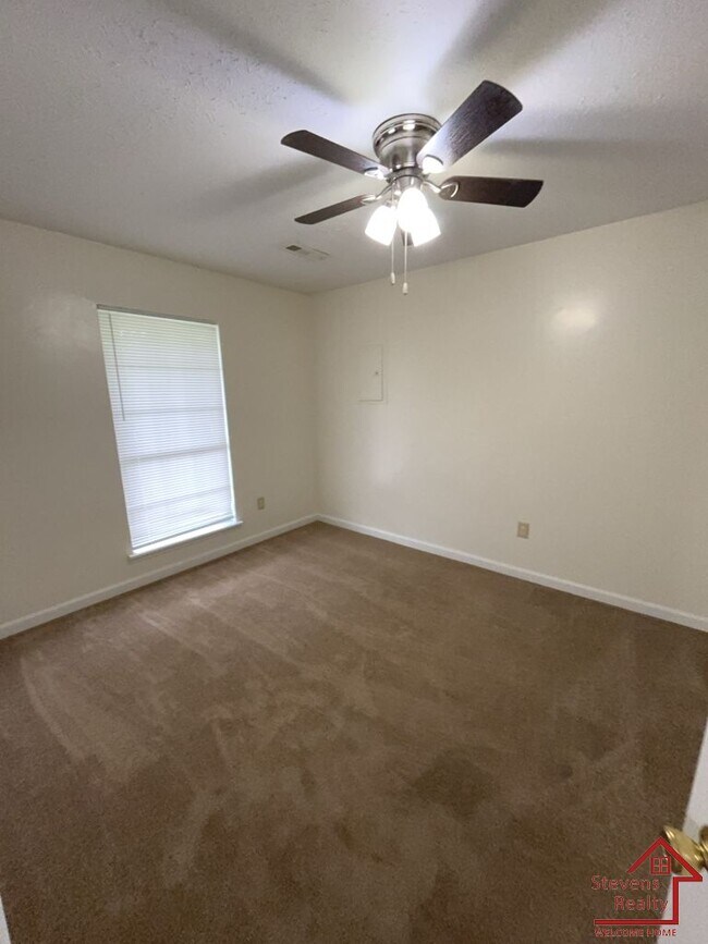 Building Photo - 235 Dogwood Pointe Dr