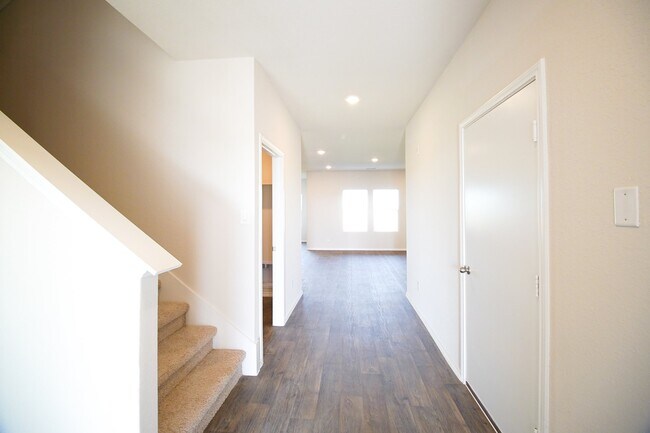 Building Photo - 472 Desert Willow