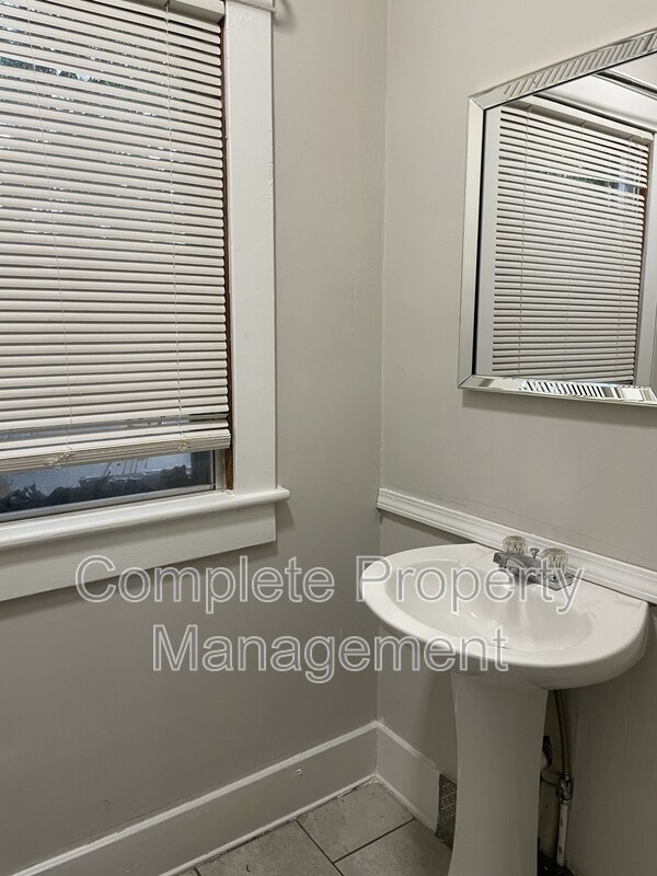 Building Photo - 2 83rd St S