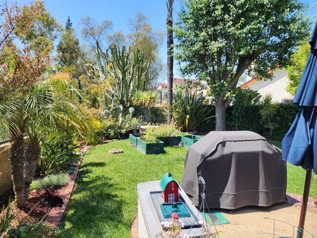 Foto del edificio - Large 3 bedroom home in quiet cul-de-sac with large backyard - Pets allowed