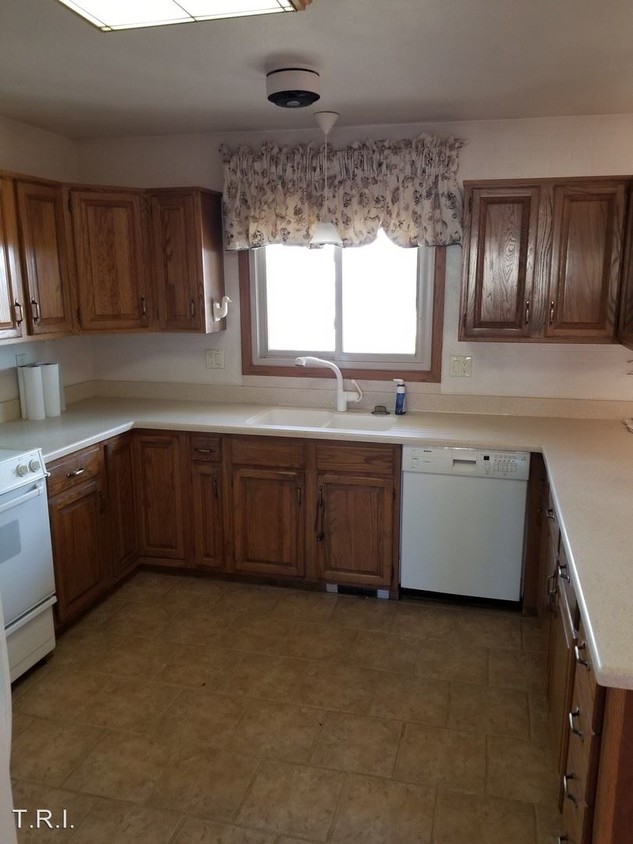 Building Photo - 5 br, 3.5 bath House - 23462 CR 55