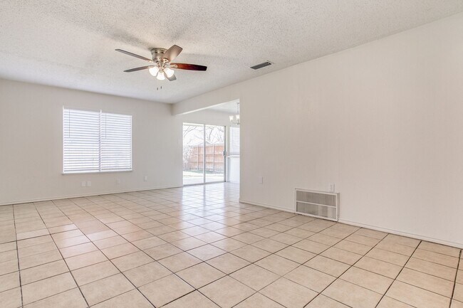 Building Photo - Bright and Functional 4-Bedroom Home with ...