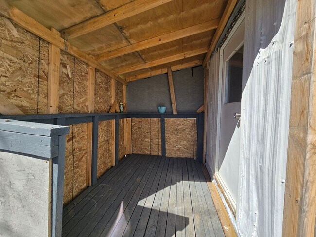 Foto del edificio - 2 bed, 1 bath Trailer House