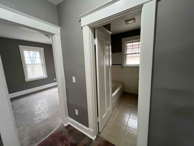 Foto del edificio - 672 N Fred Shuttlesworth Cir