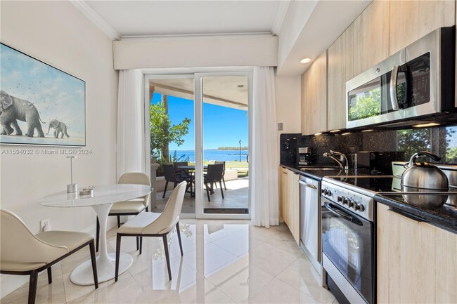 Foto del edificio - 15212 Fisher Island Dr