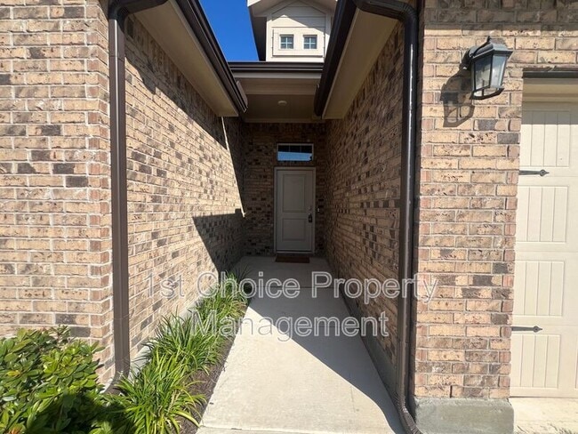 Building Photo - 9608 New Bern Dr