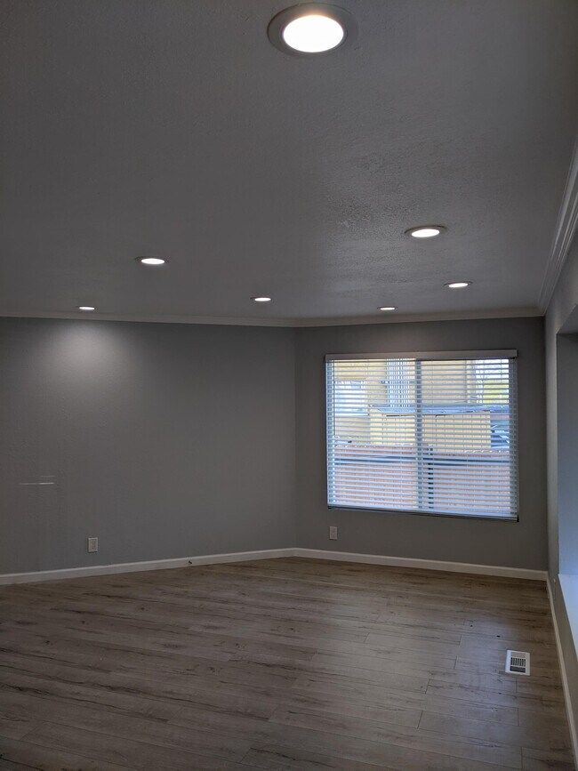 Foto del edificio - 2638 Fisher Ave
