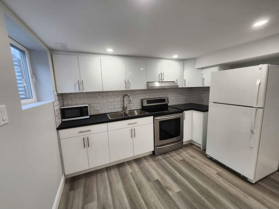 Primary Photo - 670 Millbank Dr
